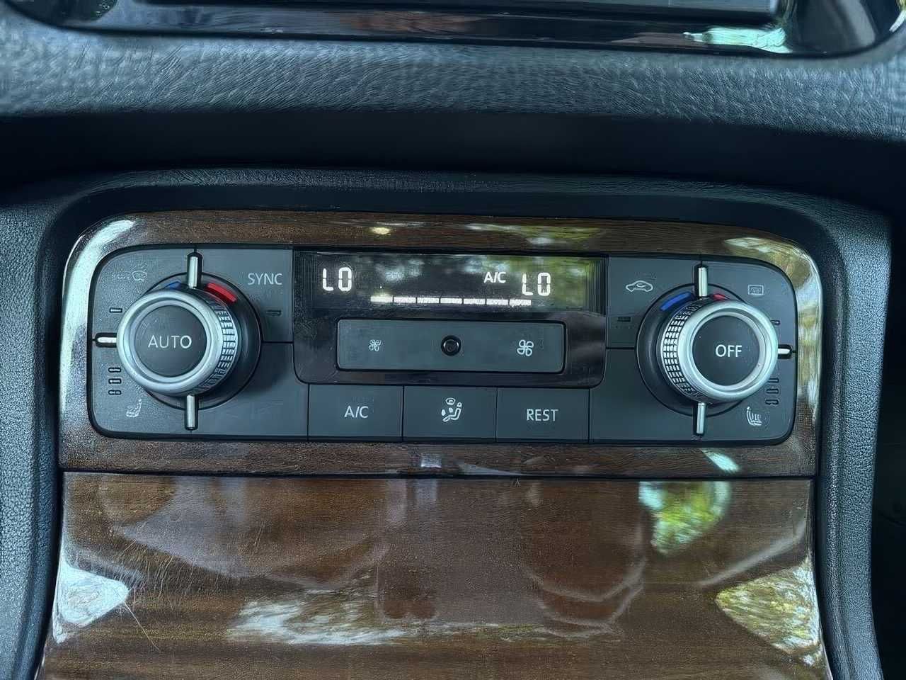 2015 Volkswagen Touareg VR6 Sport with Tech
