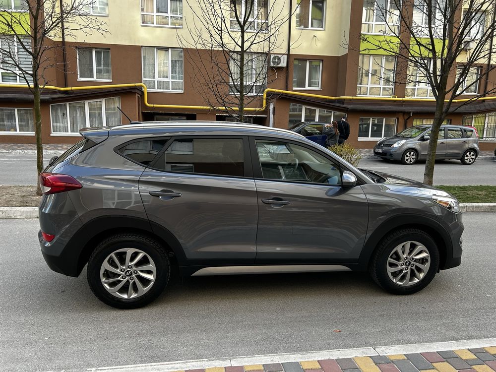 Продам гарне авто Hyundai Tucson 2016.