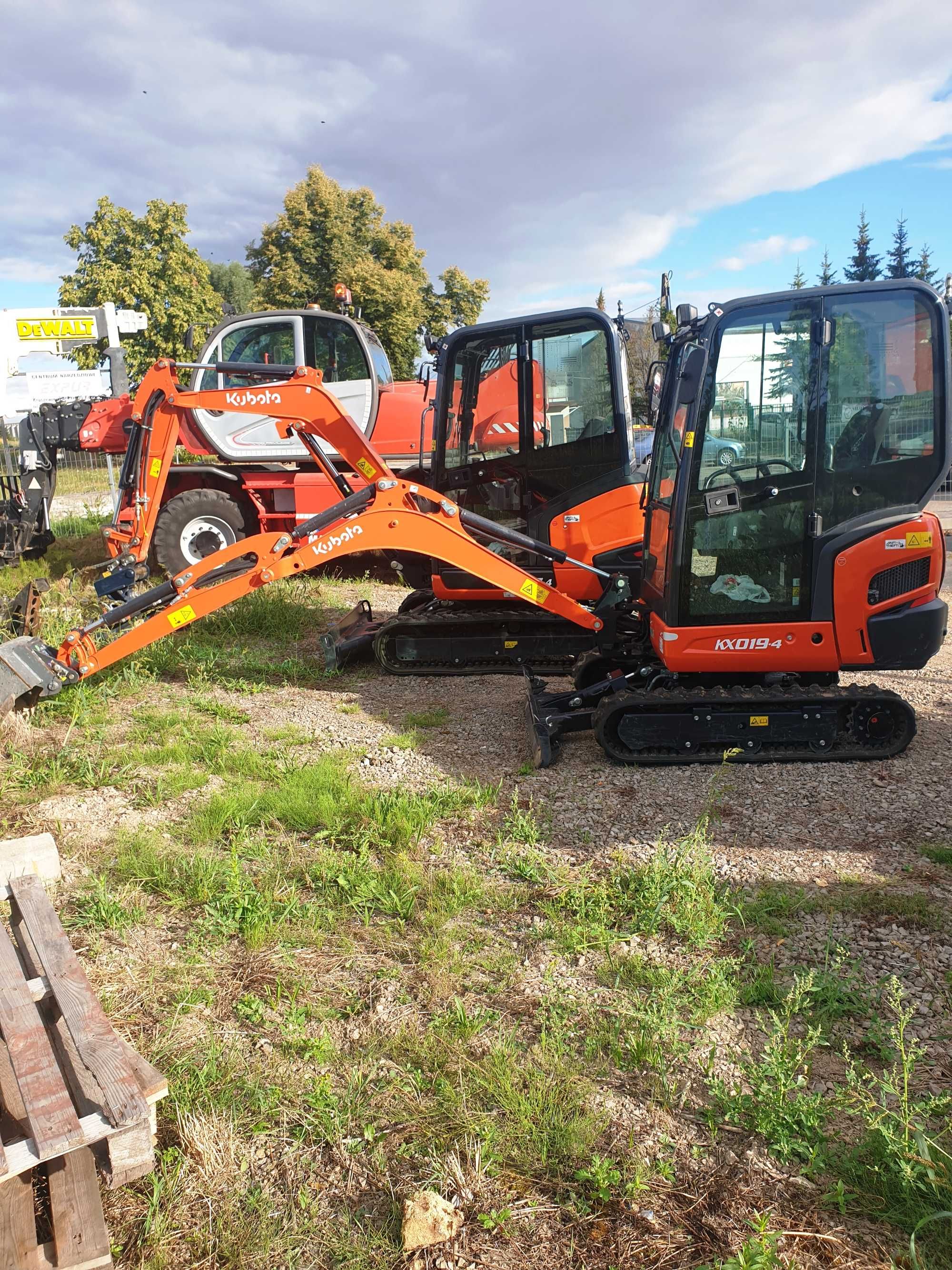 Wynajem   Minikoparkę Kubota KX019-4