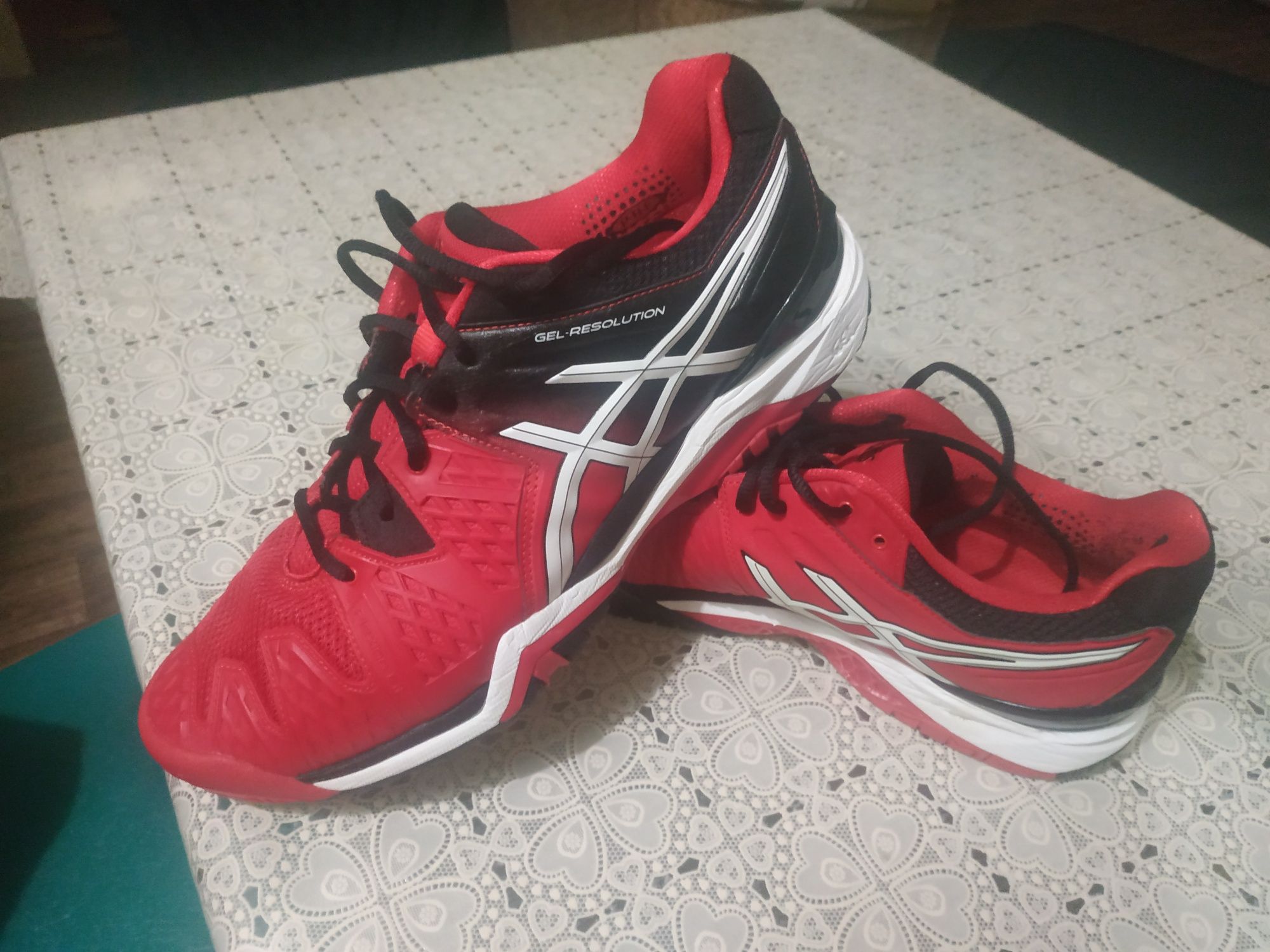 Кроссовки Asics.