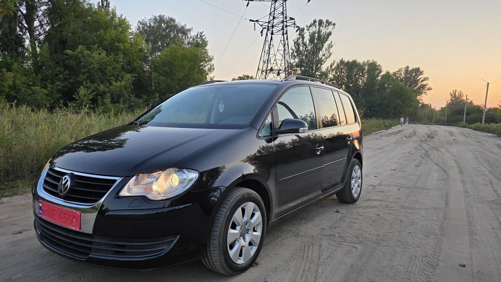 Продаи Volkswagen Touran 2009 року