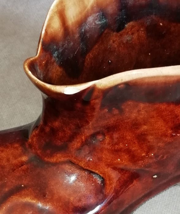 Bota em cerâmica vidrada antiga