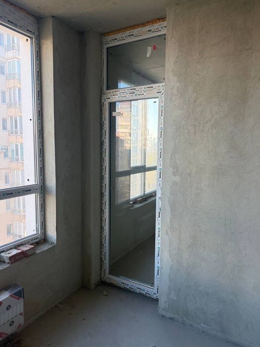 Подам пластикові двері