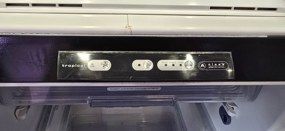 Продам холодильник Whirlpool ARC4170IX нержавейка