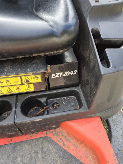 Traktorek simplicity zeroturn ezt2042