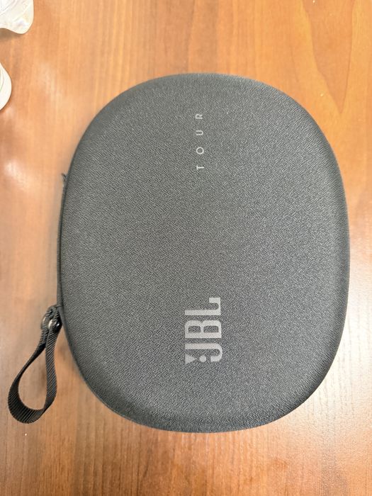 Продам повнорозмірні навушники JBL One Tour M2