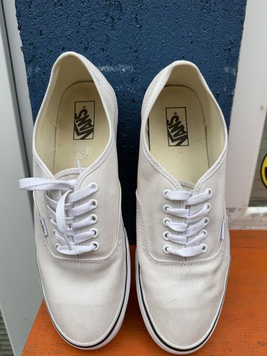 vans authentic  ..