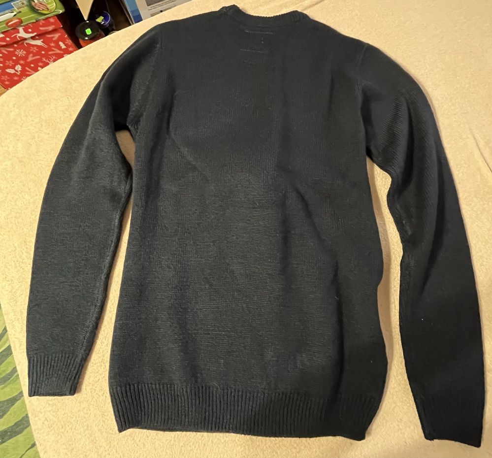 Sweter granatowy ciemny świąteczny z pomponem cieply