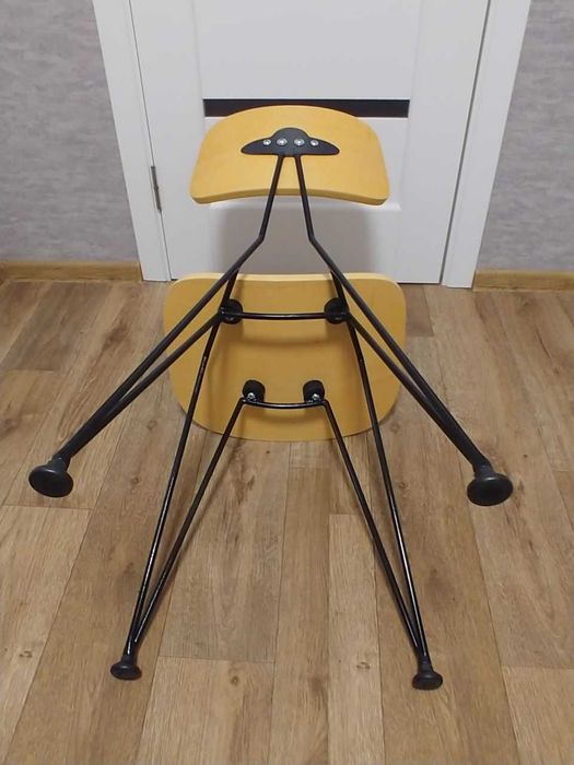 Продам ретрофутуричтический стул.