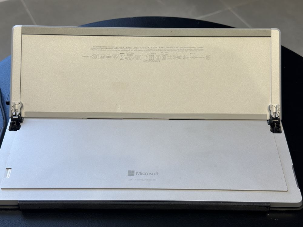 Microsoft surface 4 PRO- intel i5 SSD 119GB/4GB RAM