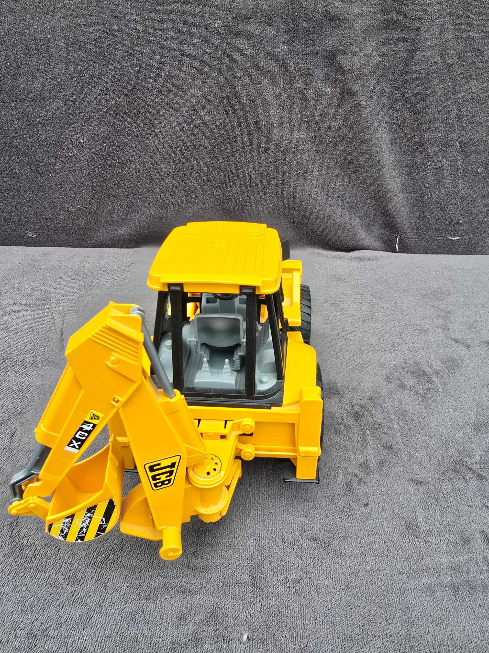 Bruder Koparko-ładowarka JCB 4CX
