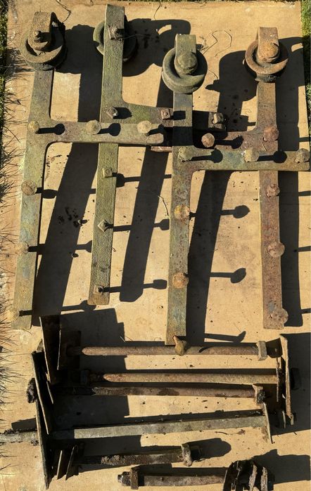 Zabytkowe okucia bramy