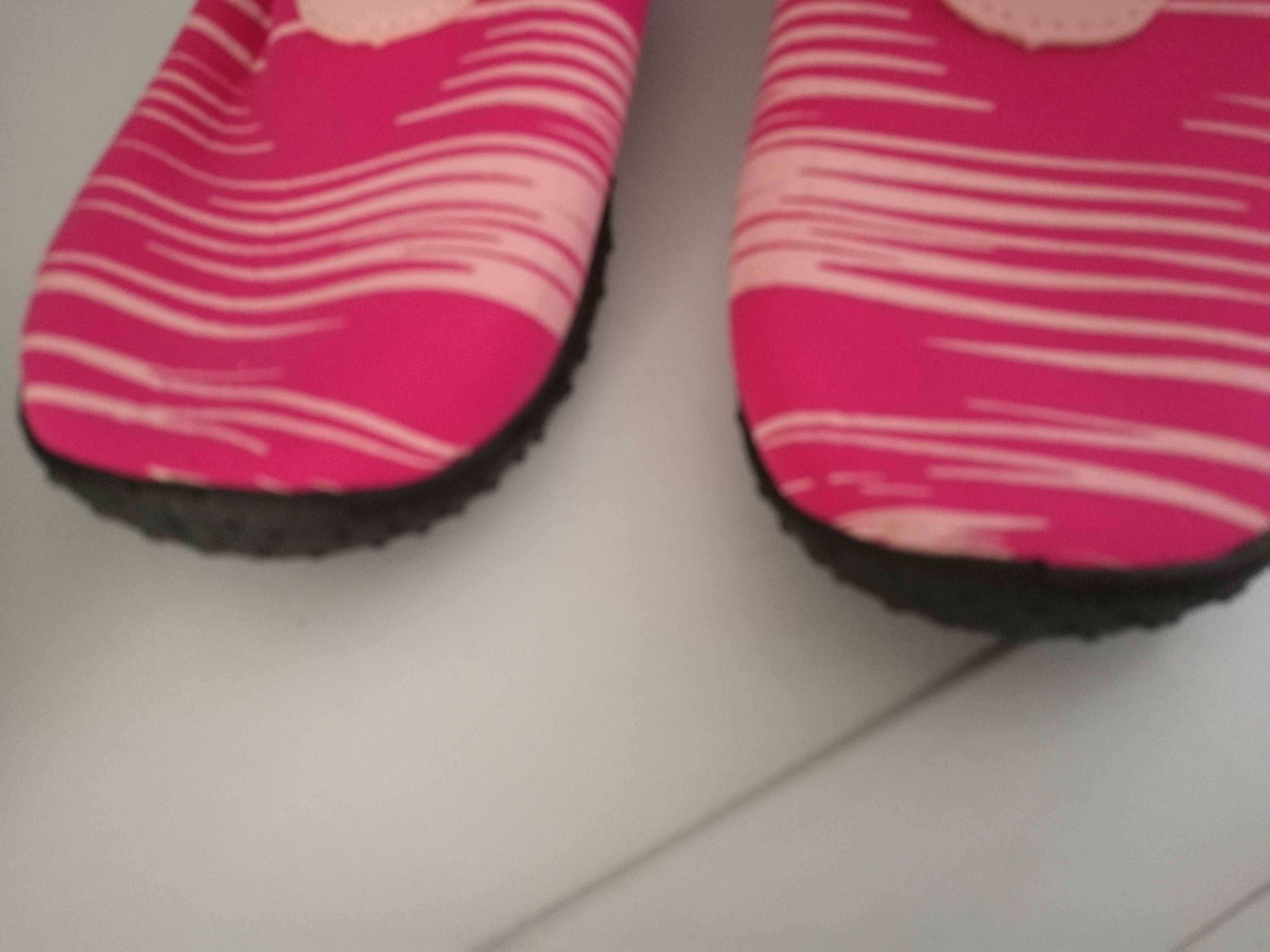 Sapatos de praia /piscina - novos sem uso!