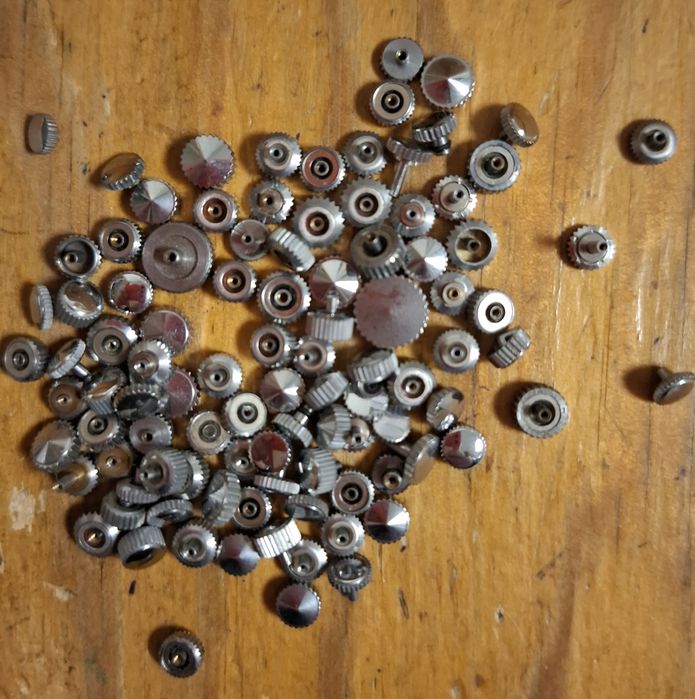 Białe koronki do zegarków