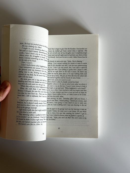 It ends with us Colleen Hoover, книга англійською покинь якщо кохаєш
