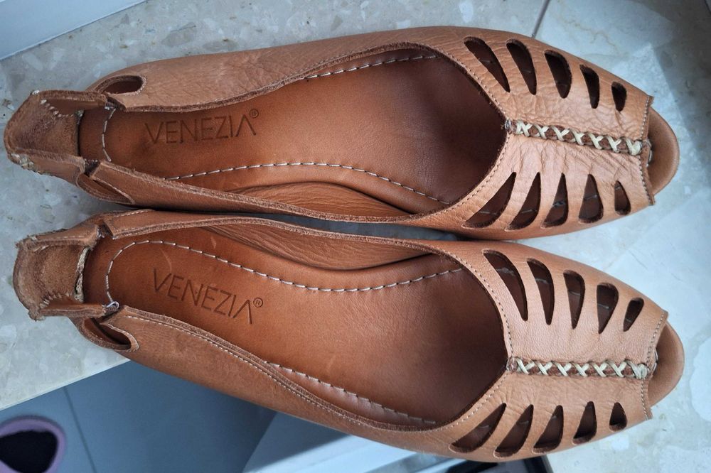Ażurowe skórzane baleriny VENEZIA r.39