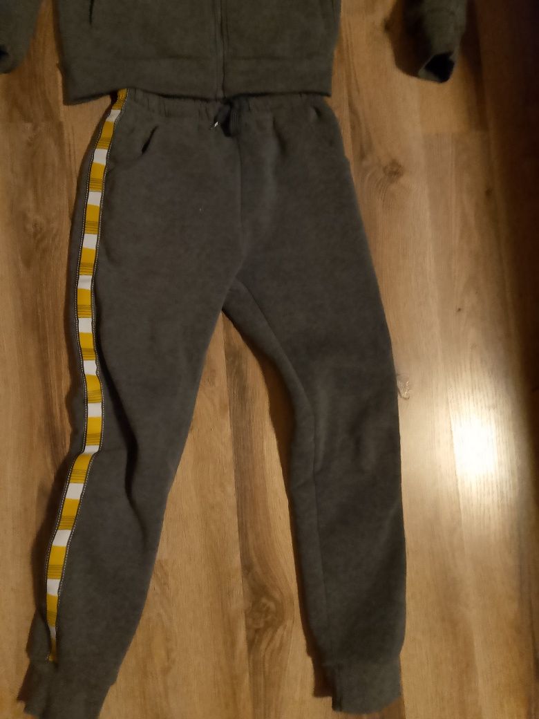 Komplet sportowy (bluza+ spodnie dla chłopca), marka Sezon