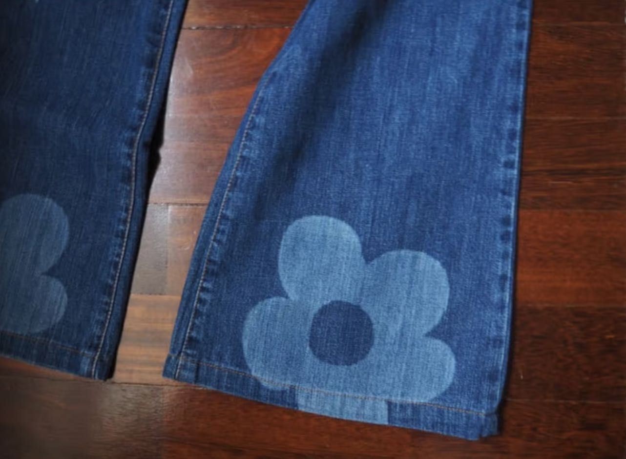 Jeans boca de sino (flare) da marca Agatha Ruiz de La Prada 2000s