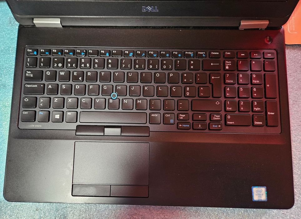 Dell E5570 .i7 6600U .8gb RAM DDR4.ssd 240gb .