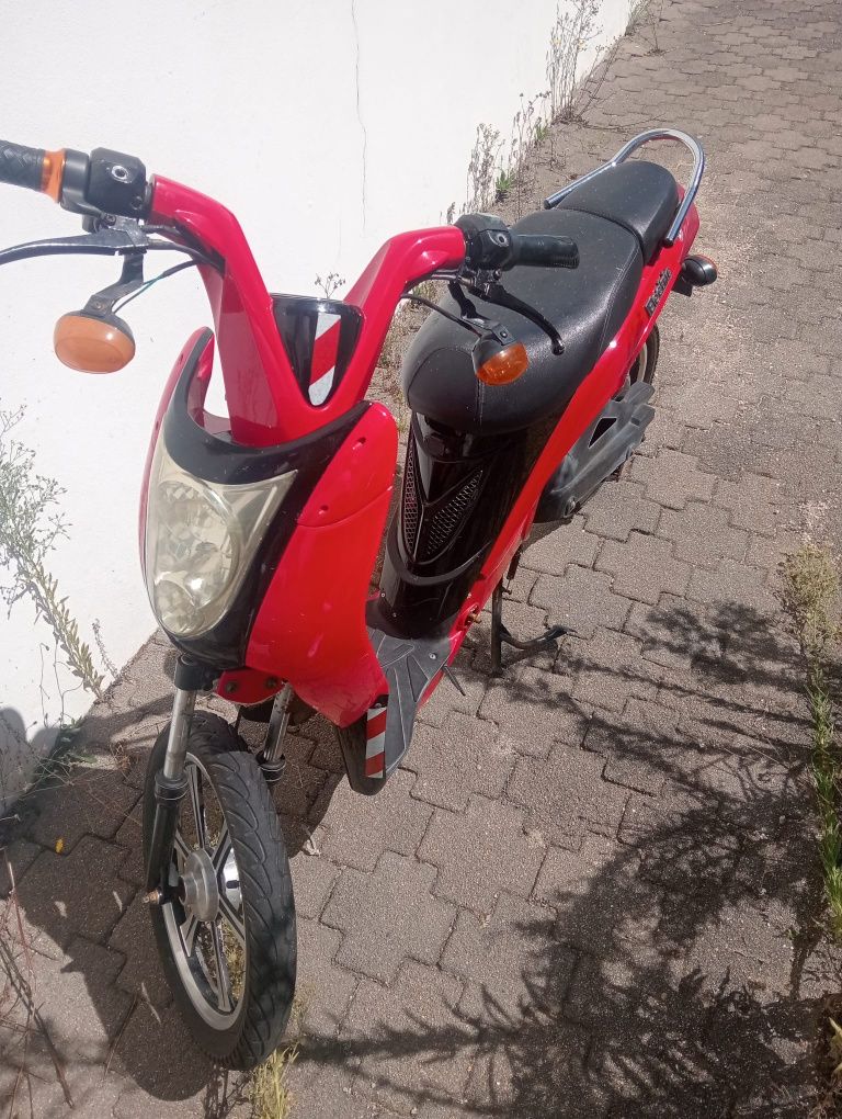 Moto eletrica com bateria