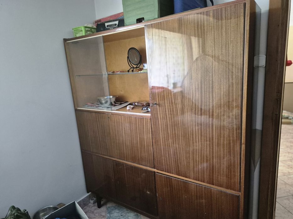 Szafa, kredens ze szklana witryną i barkiem, meble PRL, retro, vintage