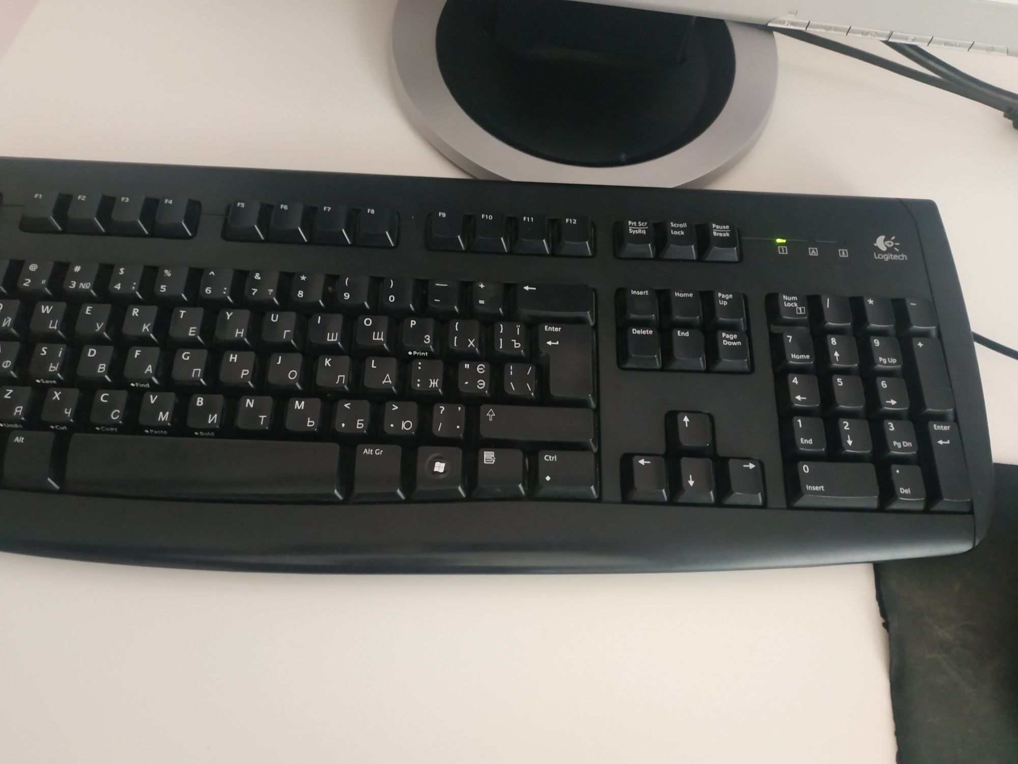 Комп'ютер взборі з монітором 19" клавіатура і мишка Logitech