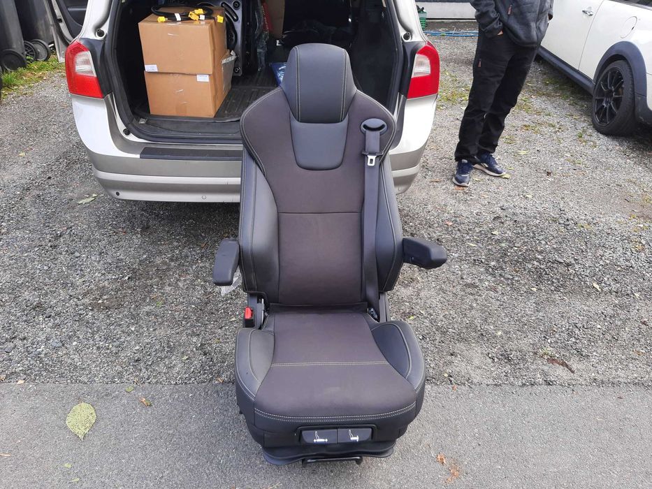 Nowy fotel kierowcy pneumatyczny z obrotnicą do ciezarowki lub kampera