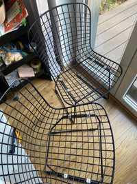 2 krzesła kratkowe nowoczesne czarne metalowe