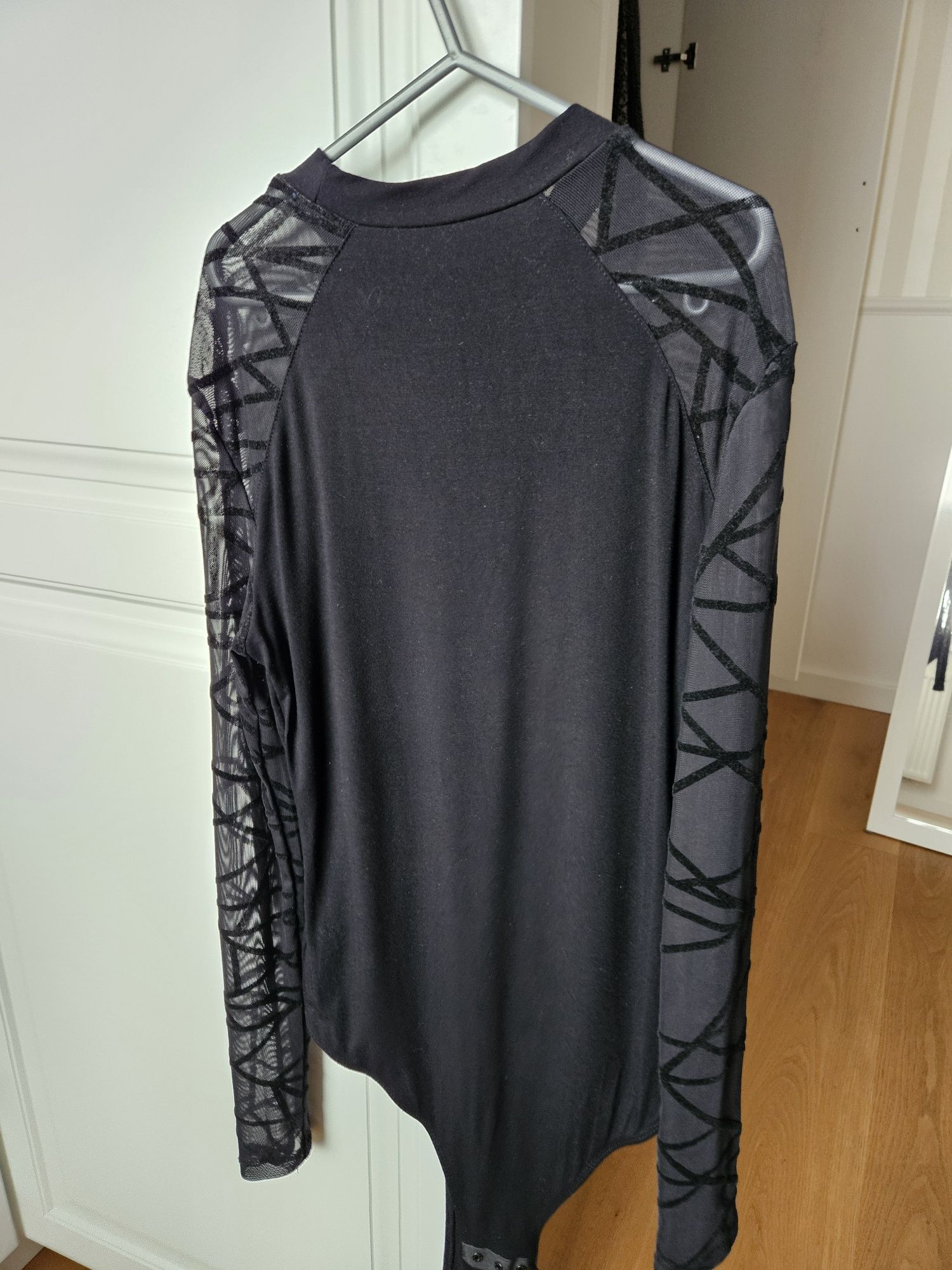 Body Shein S ozdobne rękawy