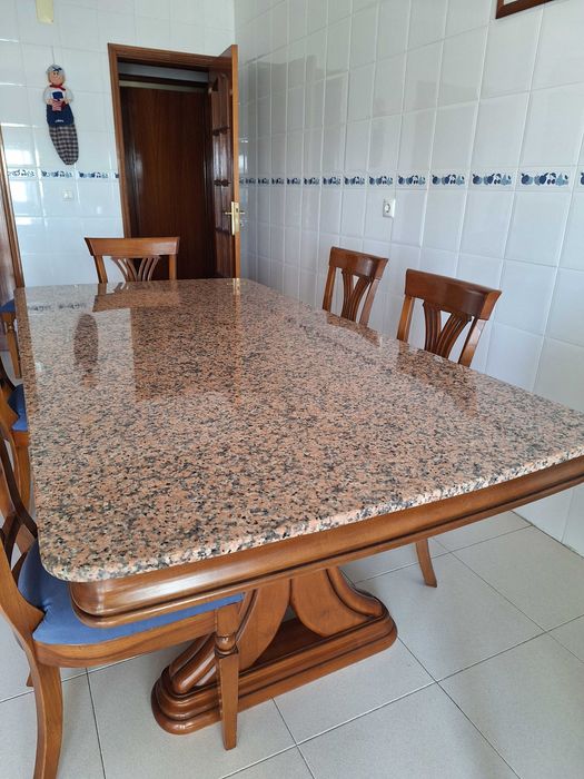 Mesa cozinha em pedra.