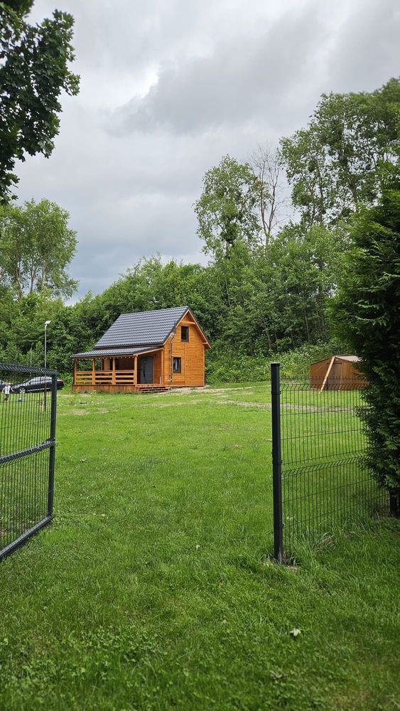 Domek w Dolinie nad jeziorem