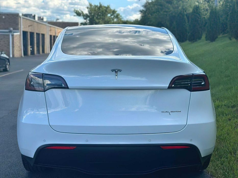 Tesla Model Y Long Range      2020