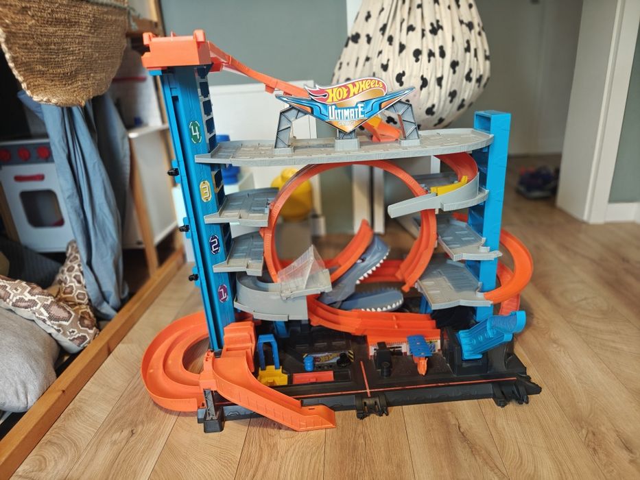 Garaż Hot Wheels uszkodzony, odbiór osobisty!!!