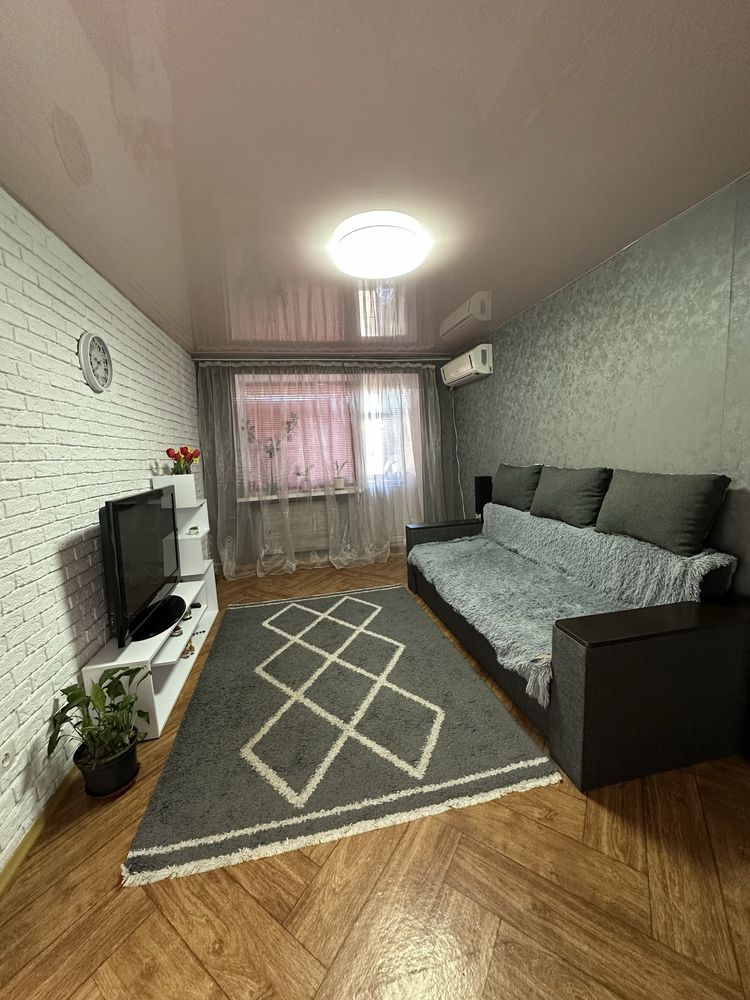 Продам классную 3-комн Днепрострой YANOVA