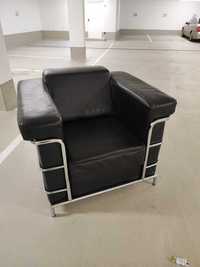 Fotel w stylu Bauhaus .
