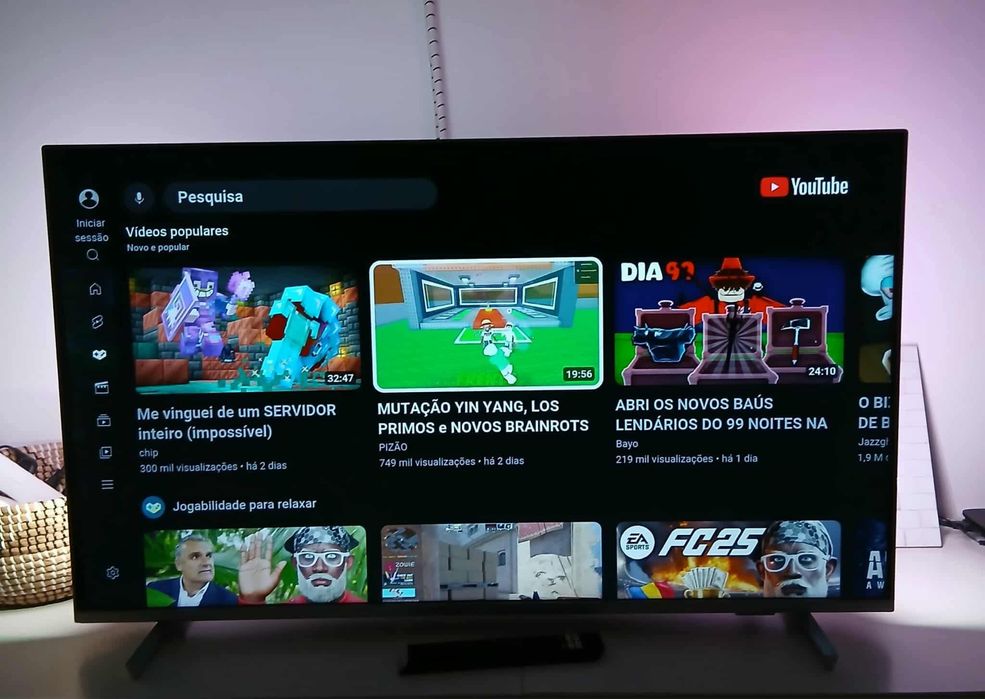 Smart tv FUHD 43 com leds AMBILIGHT 200€