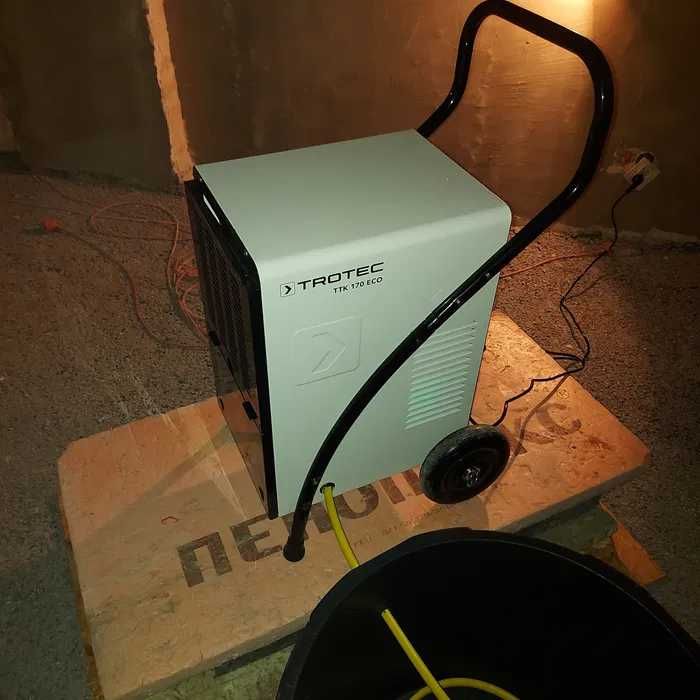 Osuszanie pomieszczen, osuszacz budynku, pochlaniacz wilgoci wynajem