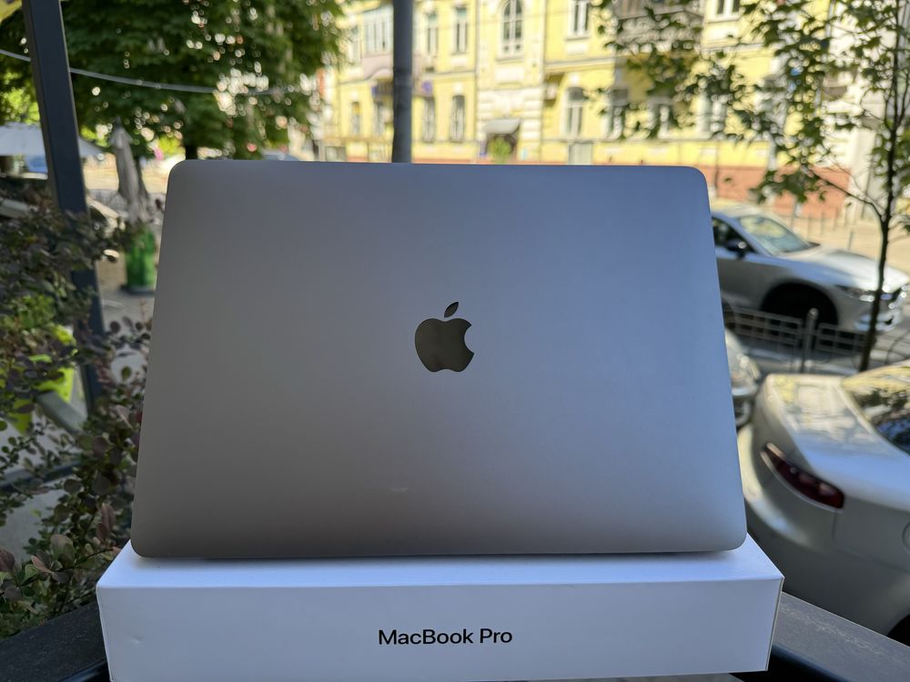 MacBook Pro 13” 2016 i5/8/256gb Space Gray ідеал