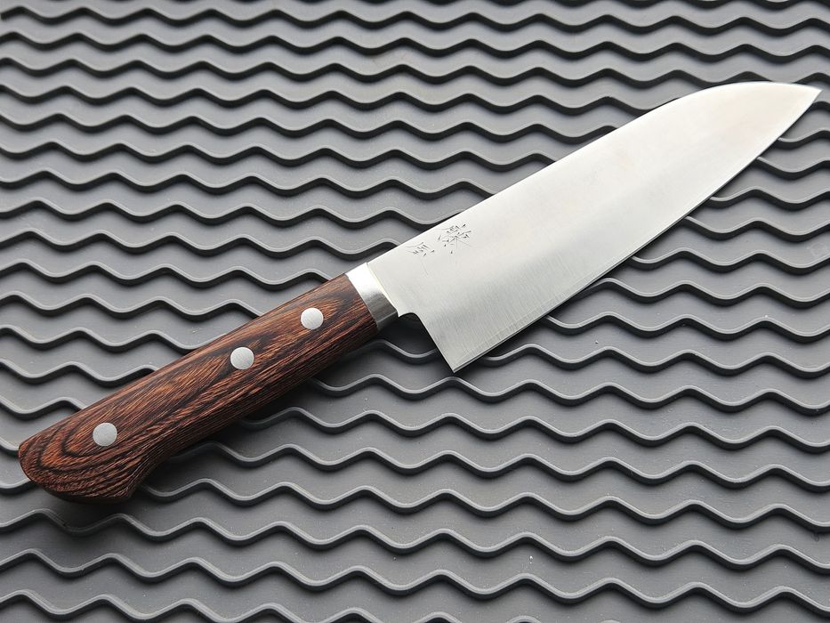 Nóż kuchenny japoński Hitohira Santoku kuty VG-1 ひとひら (一片)