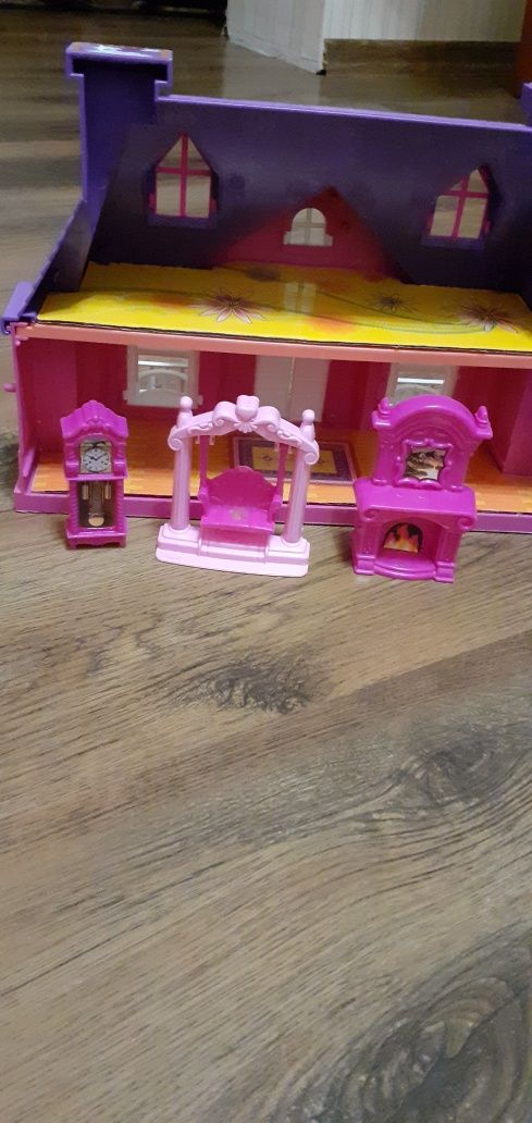 Дитячий іграшковий ляльковий будиночок