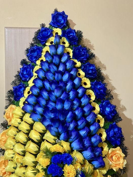 Вінок ритуальний жовто-блакитний великий штучний