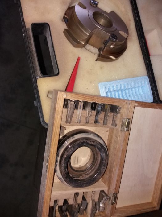 Frase para tupia com vários ferros e moldes