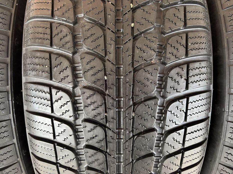 Комплект зимових шин 225/45R18