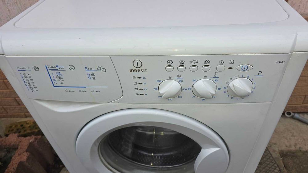 Автоматична пральна машина Indesit.5кг,віджим 800об.хв.Працює чудово.