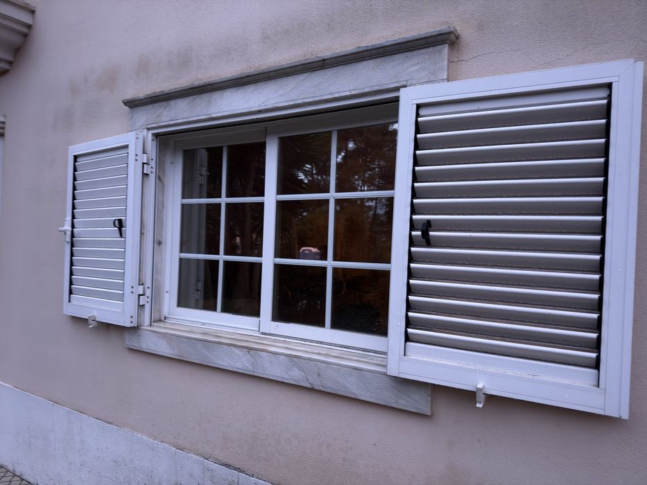 Janelas e portadas aluminio Branco