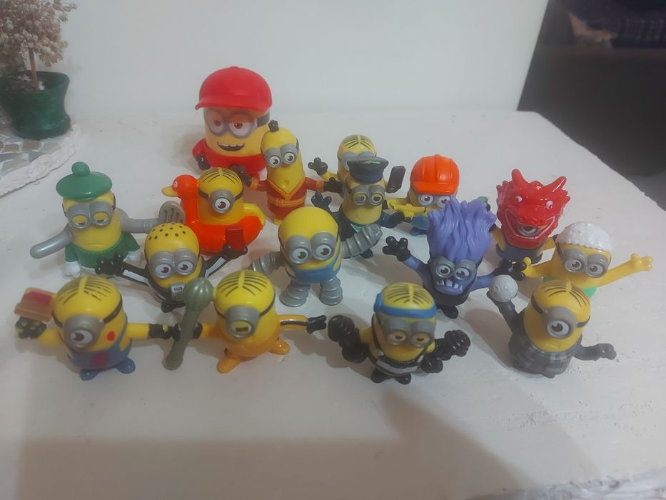 Conjunto de 16 bonecos MINIONS SÓ 10 Euros