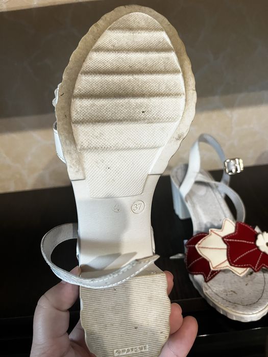 Босоніжки 37 розміру