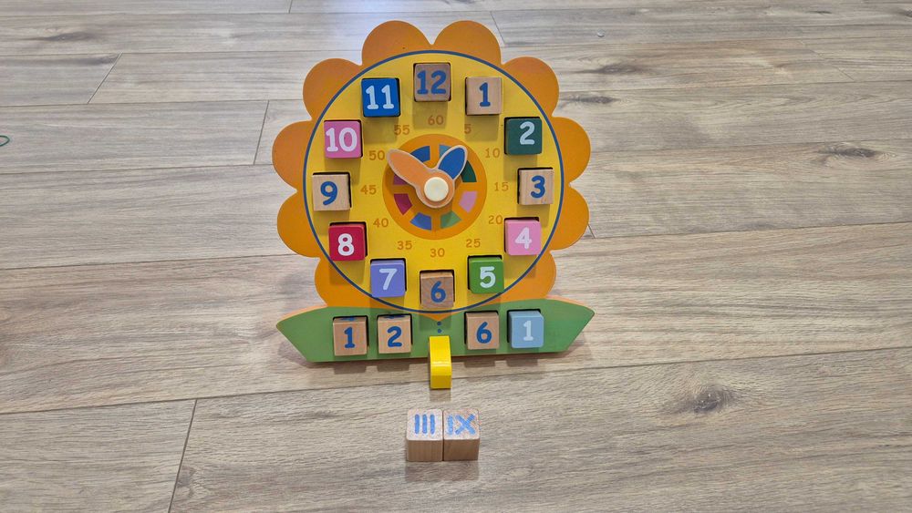 Drewniany zegar dla dzieci Montessori