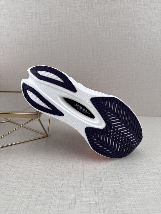 Бігові кросівки Saucony Endorphin pro 4