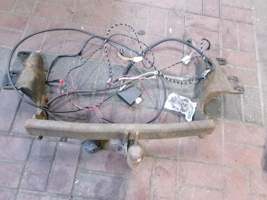 HAK HOLOWNICZY TOYOTA VERSO 09-18